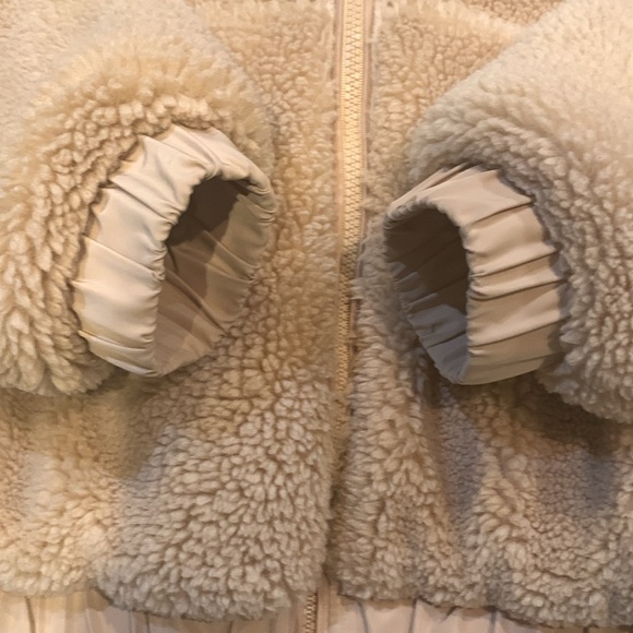 NWOT beautiful reversible ALO jacket with hood. - Picture 2 of 6